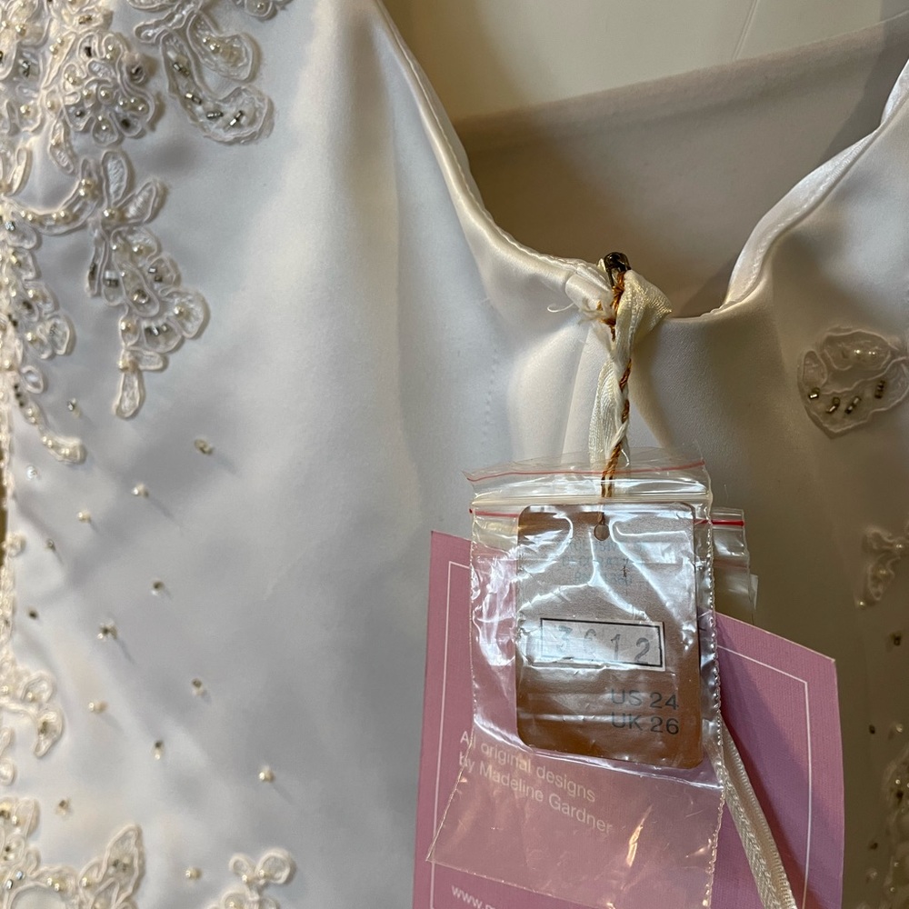 Mori Lee By Madeline Gardner Wedding Dress Size 24 NWT - Picture 15 of 16